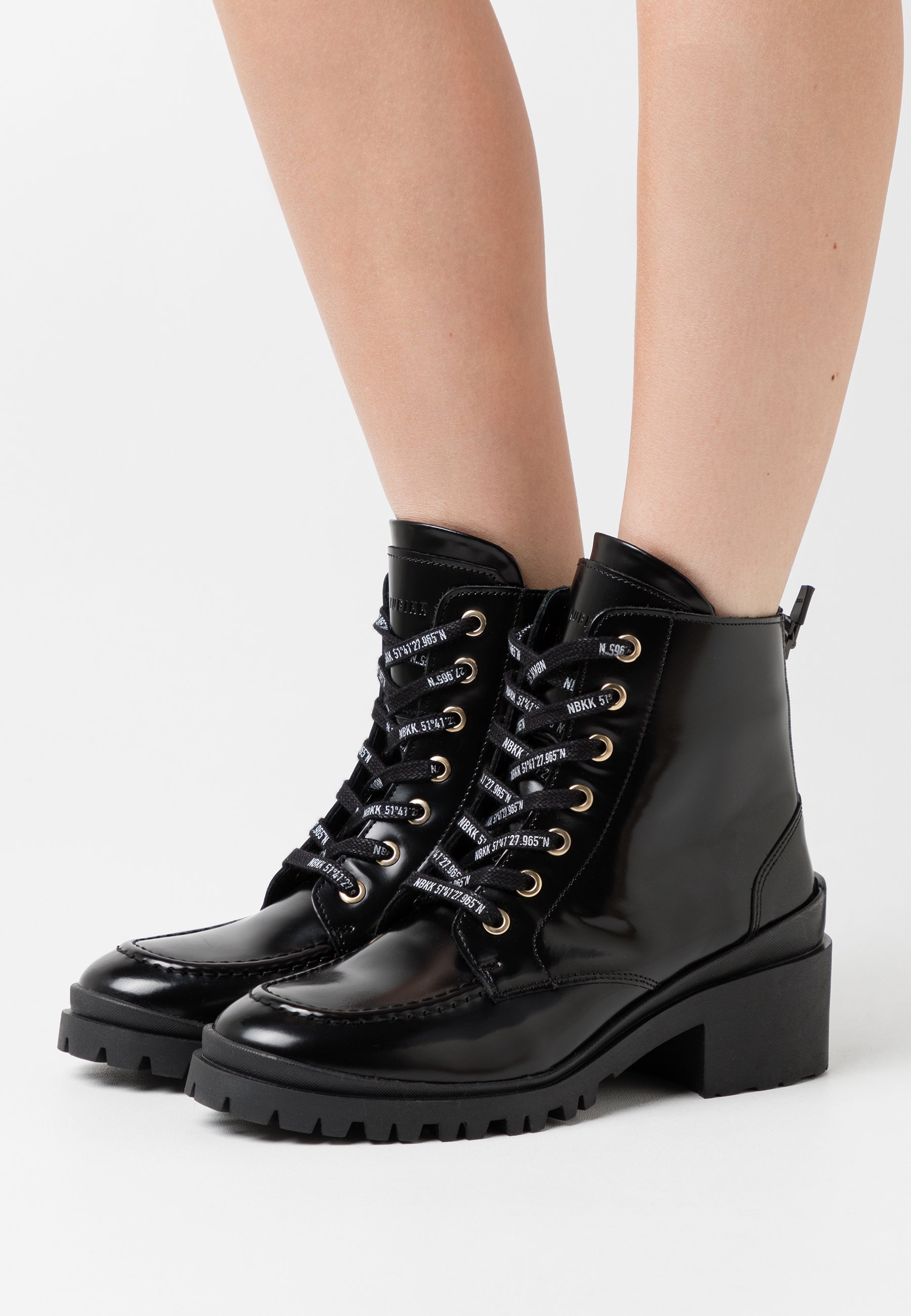Outlet: Commandez des chaussures et baskets Nubikk en ligne chez Eleganza