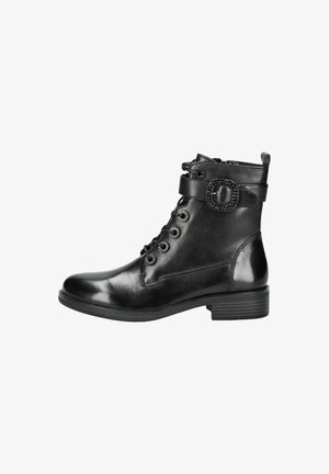 Bottine en cuir noir avec un bout arrondi, un laçage à l'avant et une fermeture éclair sur le côté ; comporte une sangle décorative et un détail de boucle.