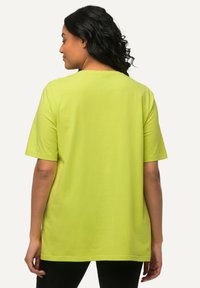 Ulla Popken RUNDHALSAUSSCHNITT - T-shirt basic - light green