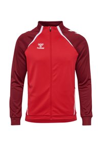 Rote Trainingsjacke mit hohem Kragen, durchgehendem Reißverschluss und kontrastierenden dunkelroten Ärmeln. Mit weißen Akzenten und dem Hummel-Logo auf der Brust.
