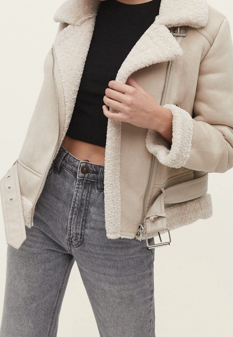 Stradivarius Bunda z umělé kůže - off-white