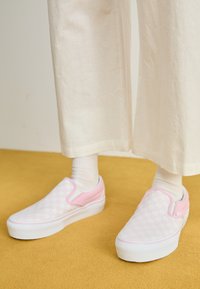 Vans CLASSIC SLIP-ON PLATFORM - Tenisky - cradle pink