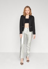 Vero Moda VMEMMA CLASSIC ZIP POCKET  - Kratka jakna - black