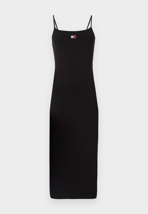 Fekete spagettipántos ruha, testhez simuló sziluett, térd alá érő, sima anyagból készült. Kicsi logóval rendelkezik a mellrészen.