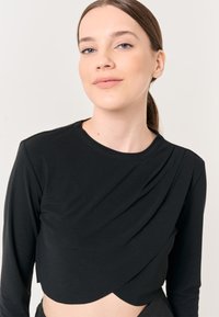 Jimmy Key CREW NECK LONG SLEEVED CROP - Camicetta - black