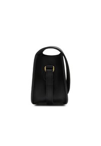 Sac à main en cuir noir avec une forme structurée, une poignée supérieure et des accents en métal doré. Texture lisse et design minimaliste.