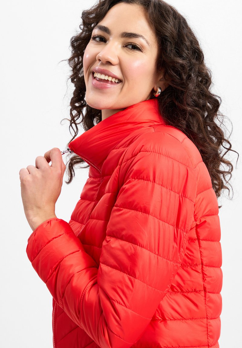 Khaki S Oliver Jacke Damen Werbung Winterjacke Rot Zalando