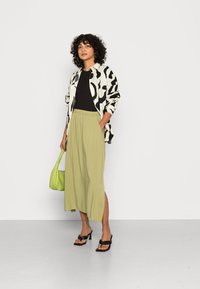 Vero Moda VMSIMPLY EASY SKIRT - Saia comprida - sage solid
