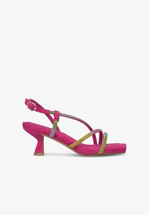 Sandalia de tacón alto de ante rosa con acentos de tiras de cristal multicolor. Presenta un tacón de bloque y correas cruzadas en el tobillo para un ajuste seguro.