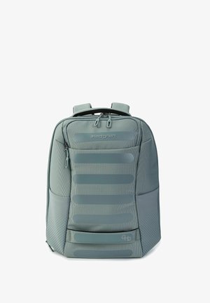 Zaino Hedgren grigio con pannello frontale imbottito, molteplici scomparti con zip e spallacci, mostrato su sfondo bianco.