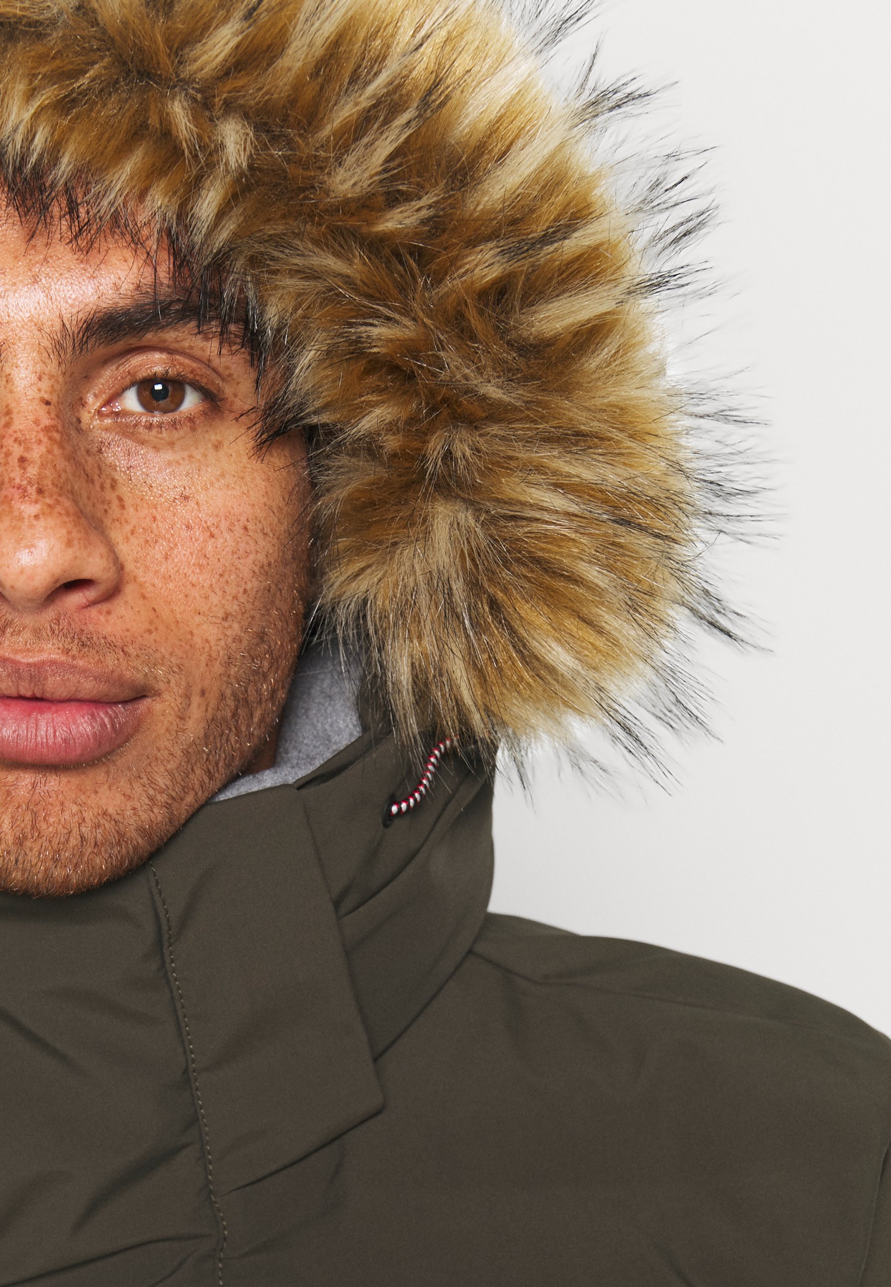 Luhta JAKOVA - Abrigo de invierno - dark olive/verde oscuro - Zalando.es