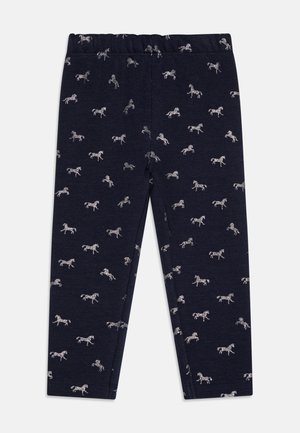 Jūras spēku legingi ar atkārtotu balta zirdziņa rakstu, mīksta auduma, elastīgu jostasvietu un sašaurinātiem kājiem, lai nodrošinātu ciešu piegulšanu.