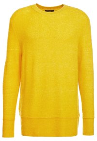 Pull en laine à manches longues jaune vif avec poignets et ourlet côtelés, encolure ronde et tissu tricoté texturé.