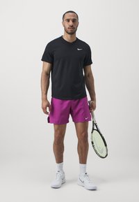 Nike Performance COURT VICTORY - Sportske kratke hlače - hot fuchsia/white