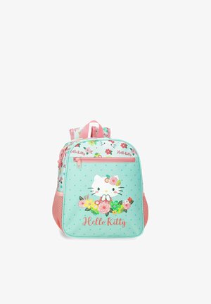 Pequeña mochila en verde menta y rosa con la cara de Hello Kitty, detalles florales y el texto "Hello Kitty" en el bolsillo delantero.