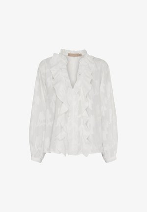 Hvid bluse med flæset halsudskæring og front, lange ærmer med manchetter, med et tekstureret mønster og subtil glans. Mærket viser "MARTA."