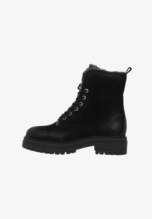 Schwarze Stiefeletten aus Wildleder mit grauem Kunstfellkragen, metallischen Ösen und einer robusten Gummisohle mit strukturiertem Profil.