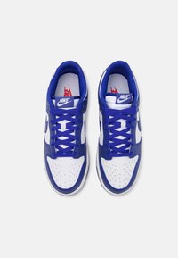 Nike Sportswear DUNK LOW RETRO - Sportbačiai - white/blue