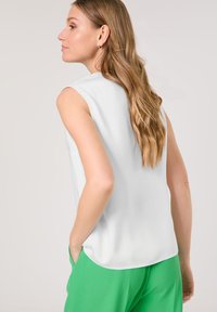 Taifun MIT V-AUSSCHNITT - Bluse - offwhite