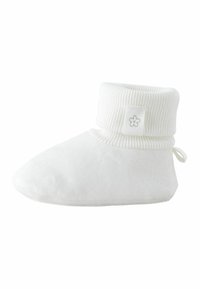 Chausson en polaire blanche avec un revers côtelé. Pr�ésente une petite étiquette avec un logo de fleur. Texture douce et confortable, conçue pour la chaleur et le confort.