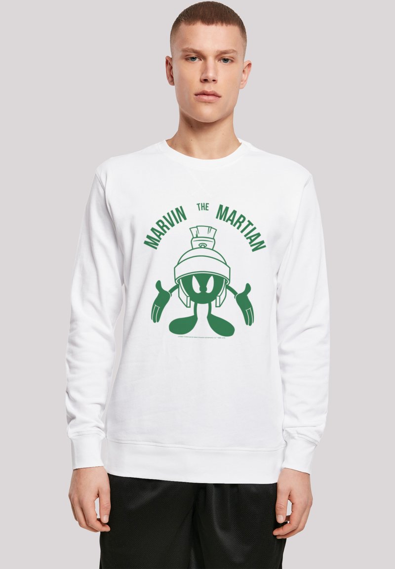 Felpa bianca con una grafica verde di Marvin il Marziano al centro, con il testo "Marvin il Marziano" che si curva sopra il design.