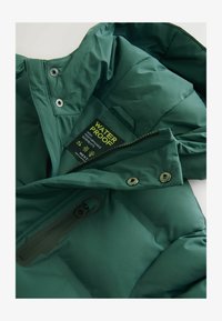 Unselected, khaki green