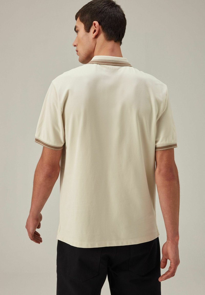 Next TIPPED REGULAR FIT - Polotričko - neutral