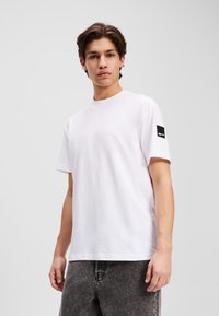 Karl Lagerfeld Jeans - REG PATCH TEE - T-shirt basic - white Immagine in miniatura 1