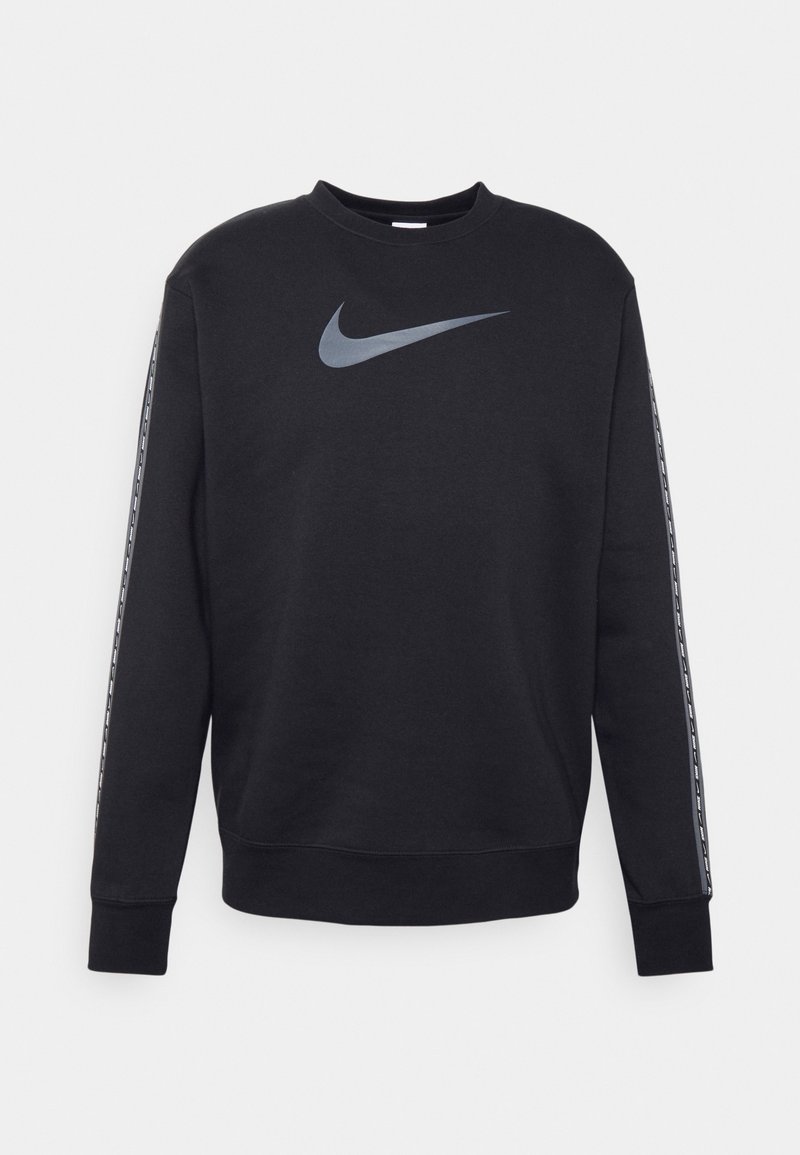 Černá mikina vyrobená z bavlněné směsi, s velkým šedým logem Nike, žebrovanými manžetami a strukturovanými bočními pruhy s akcenty loga.