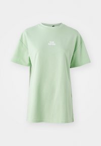 PCJYLLIE ONECK TEE BOX  - T-shirts med print - pastel green/matcha