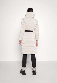 EA7 Emporio Armani Abrigo de invierno - beige