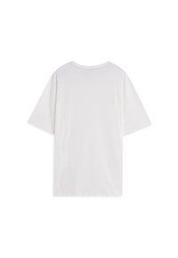 Camiseta blanca de manga corta hecha de algodón suave, con cuello redondo y ajuste relajado, sin estampados ni adornos visibles.