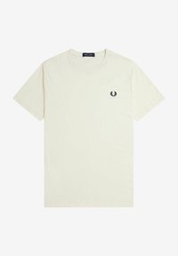 Camiseta de algodón color crema con cuello redondo, mangas cortas y un pequeño logotipo negro bordado en el lado izquierdo del pecho.