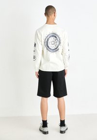 Thumbnail Image 4