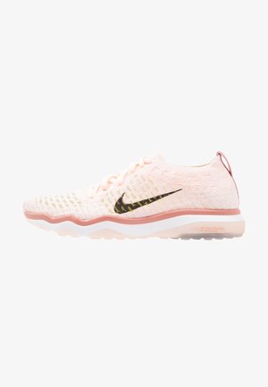 Chaussure de course Nike tricotée rose clair avec logo swoosh noir, semelle intermédiaire ondulée et semelle extérieure amortissante Nike Zoom translucide.