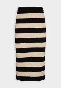 Stickad pennkjol med svarta och cremefärgade horisontella ränder, en figurnära silhuett och ett enfärgat svart midjeband.