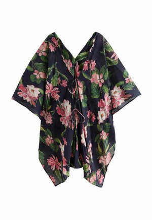 Bloemenkimono met een marineblauwe achtergrond en roze bloemen. Gemaakt van lichte stof, met een V-hals, open mouwen en een striksluiting.