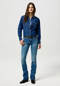 Wrangler LONG SLEEVE WESTERN FOR REGULAR FIT - Camicia - dark wash
