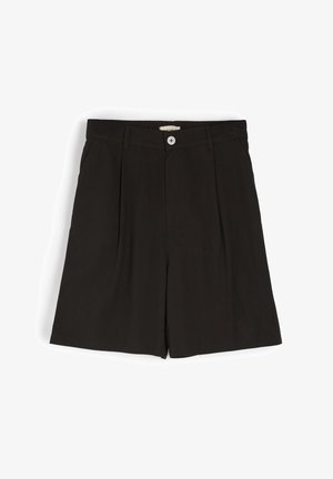 Czarne szorty wykonane z bawełny, z prostym krojem, pojedynczym guzikiem z przodu i plisowanymi detalami dla dodatkowej tekstury i designu.