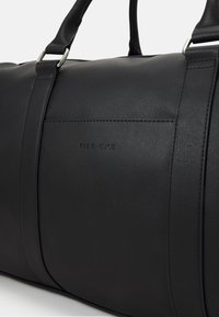 Pier One UNISEX - Weekend bag - black