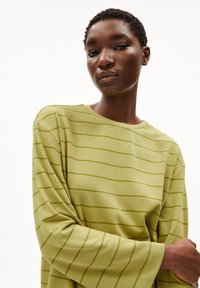 ARMEDANGELS MARYNA FINE STRIPE - Langarmshirt - new moss-dark moss