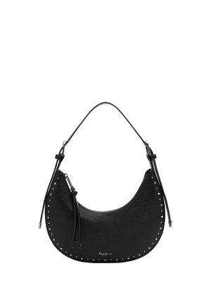 Sac à main en cuir noir en forme de croissant avec des détails en clous argentés, une seule anse supérieure et une fermeture à glissière.
