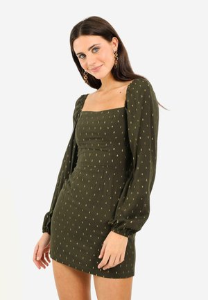 CON MANGA LARGA Y ESCOTE CORAZÓN - Vestido de tubo - green