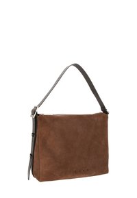 Borsa a tracolla in camoscio marrone dalla forma piatta, con tracolla regolabile grigia e dettagli impressi sottili sul davanti. Chiusura superiore con cerniera.