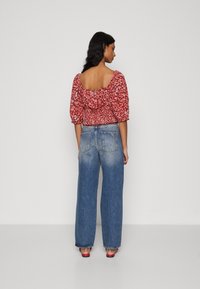 ONLY Petite ONLPELLA 2/4 SMOCK - Marškinėliai su spaudiniu - red