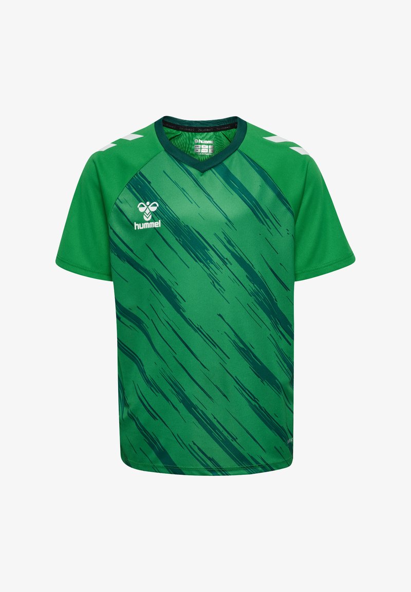Maillot de sport vert en tissu léger, doté d'un col en V, de manches courtes et d'un motif dynamique de coups de pinceau en vert plus foncé.