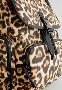 Next Sac de randonnée - leopard