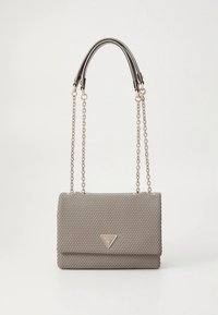 Pilka austinė rankinė su trikampiu auksiniu logotipu. Turi dvi grandinėlės ir odinius dirželius. Stačiakampio formos su tekstūruotu paviršiumi.