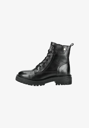 Bottines en cuir noir avec une semelle en caoutchouc épaisse, six œillets et une languette. Présente une texture lisse et des détails de coutures minimalistes.
