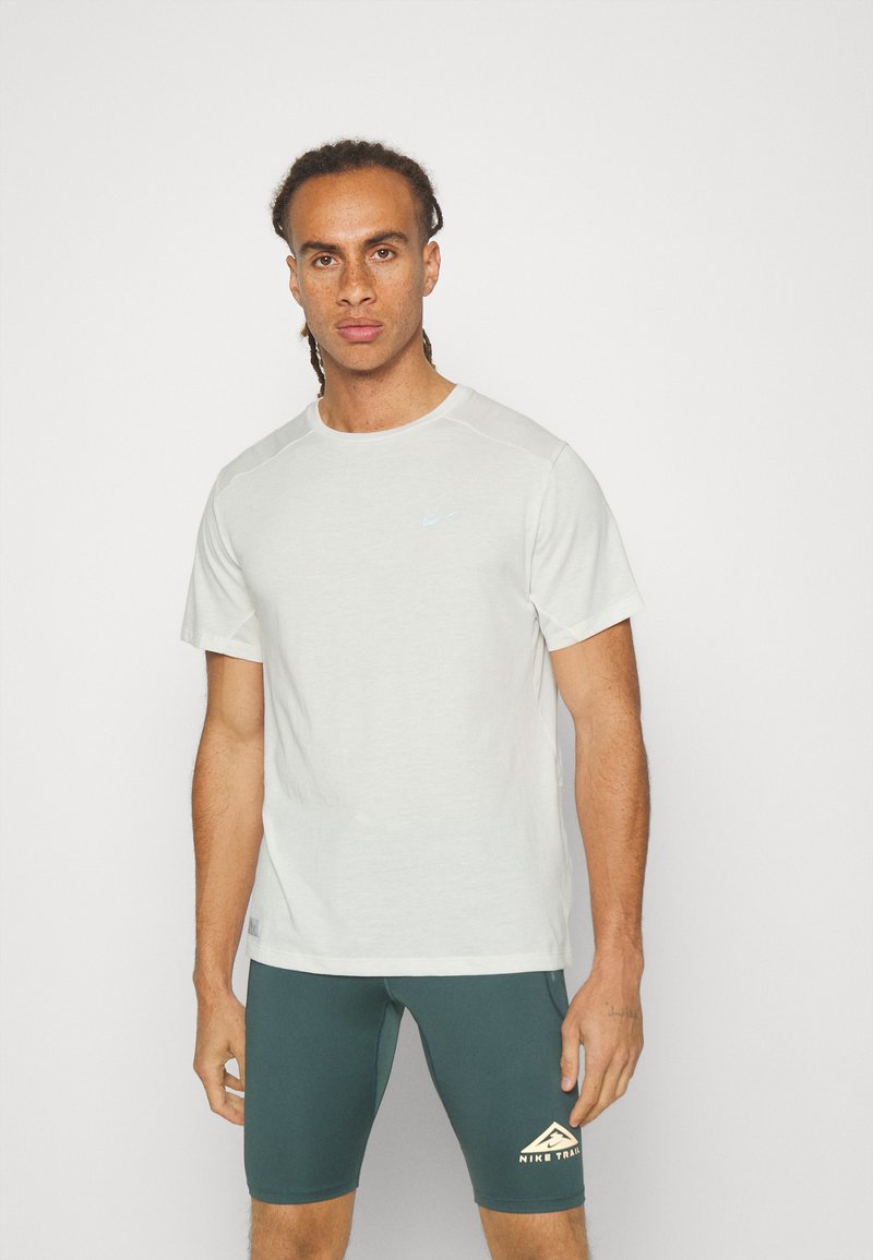 nike rise 365 t shirt